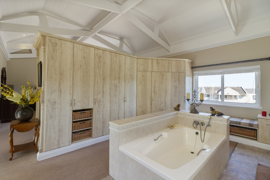 6 Bedroom Property for Sale in Royal Alfred Marina Eastern Cape